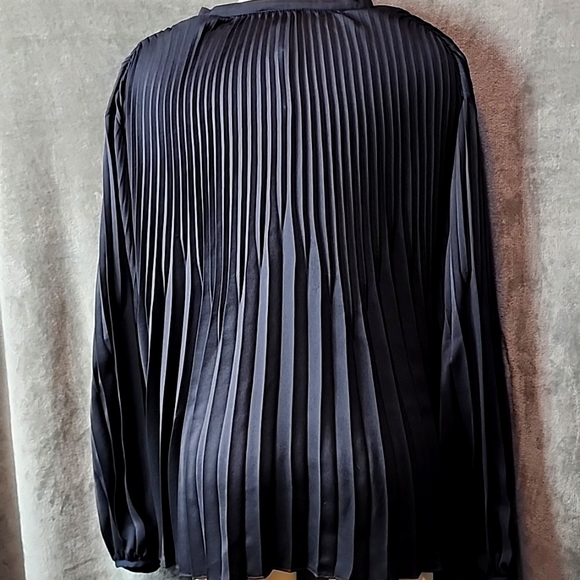 Vince Black Pleated Top Size M - Picture 4 of 11